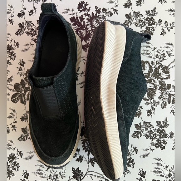 Sorel out and about pull on sneakers - Picture 3 of 9